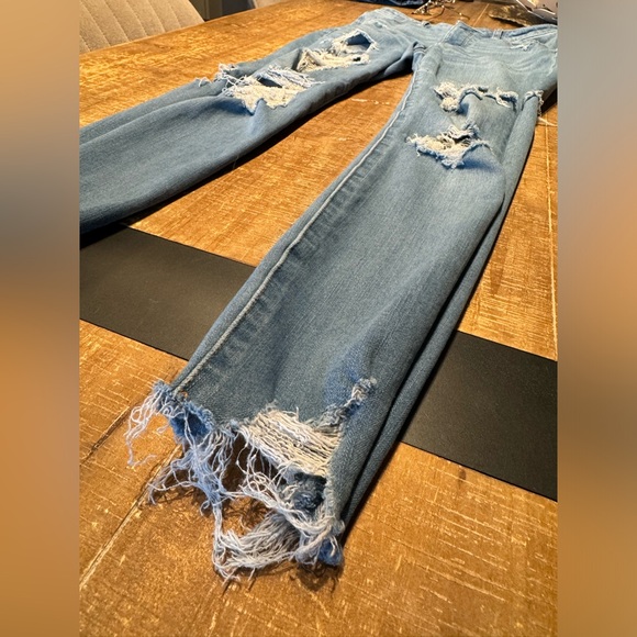 American Eagle Hi-Rise Distressed Jeggings - Picture 7 of 16